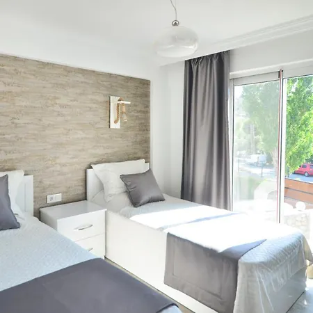 빌라 Sleeps 8 Pool Air Con Wifi *
