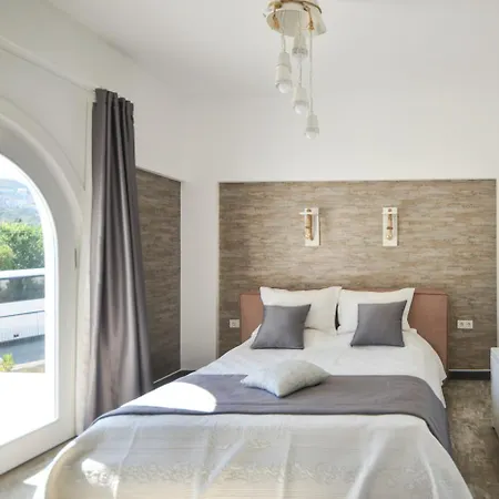 Sleeps 8 Pool Air Con Wifi * 바이즈